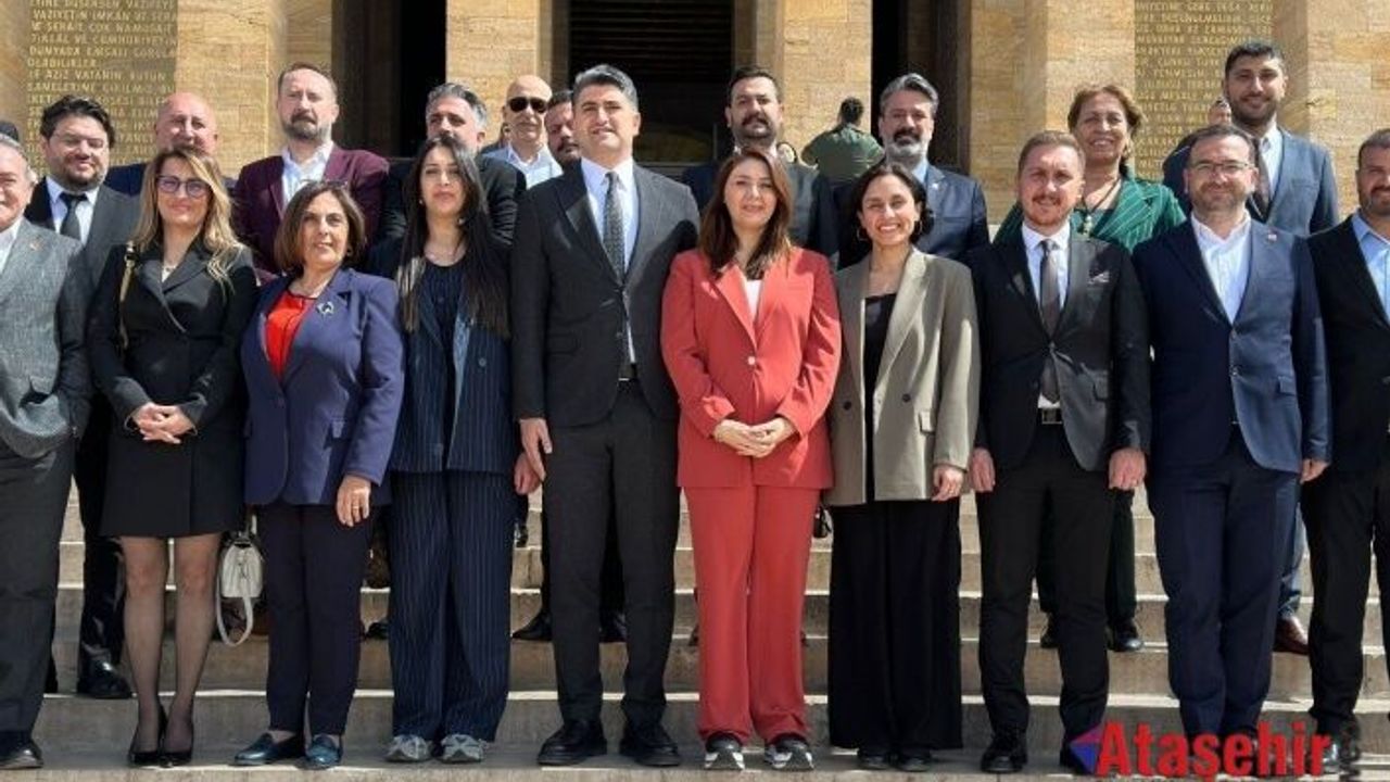 ATAŞEHİR BELEDİYE BAŞKANI ONURSAL ADIGÜZEL ANITKABİR’İ ZİYARET ETTİ