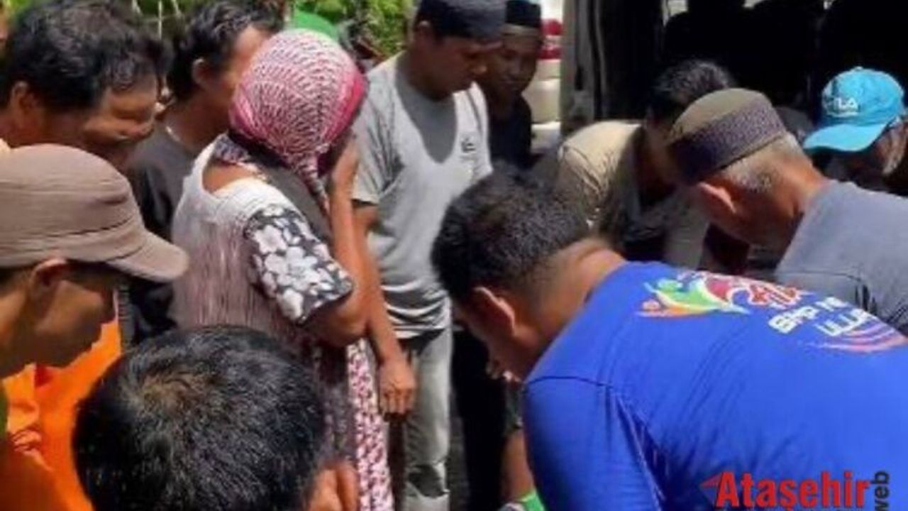 Endonezya'da 5 metrelik piton bir kadını yuttu.