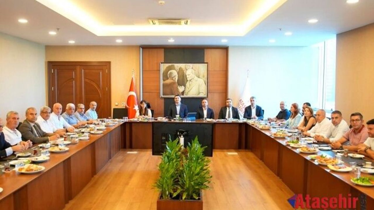 ONURSAL ADIGÜZEL, MUHTARLARLA BİR ARAYA GELDİ
