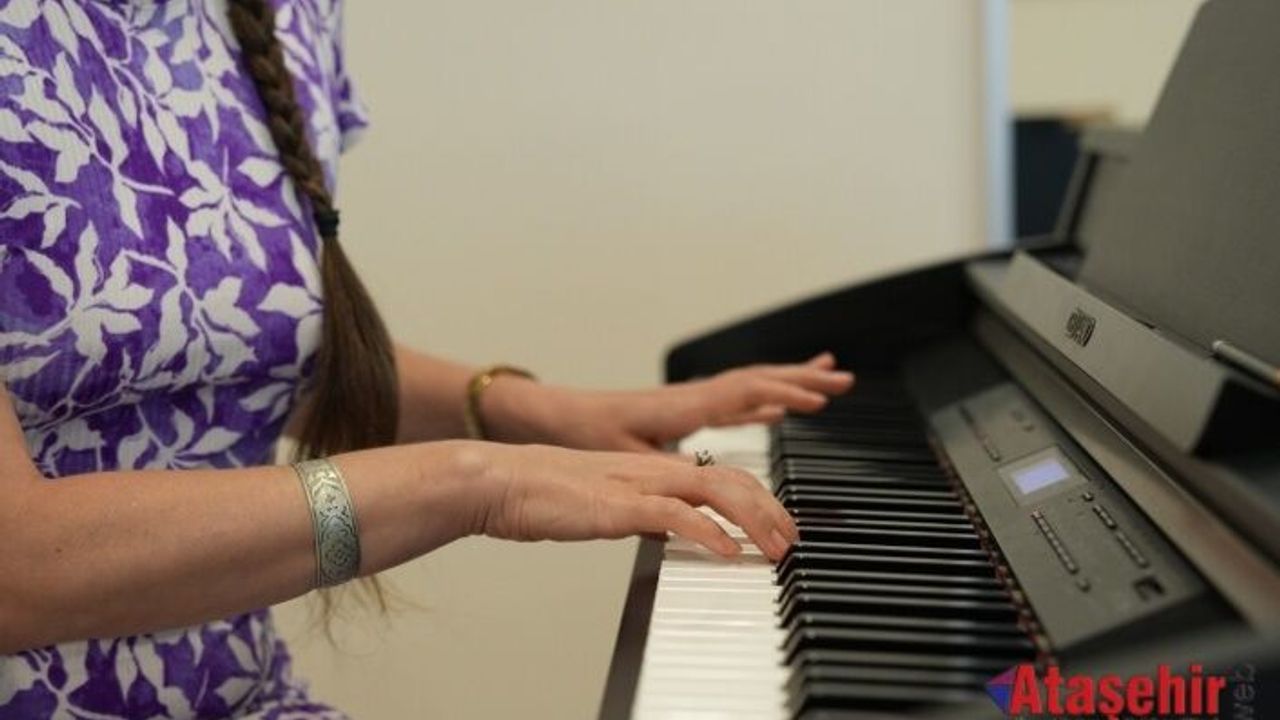 MÜZİKLE HAYATA TUTUNAN TATSİANA’NIN BELARUS’TAN ATAŞEHİR’E UZANAN HİKAYESİ