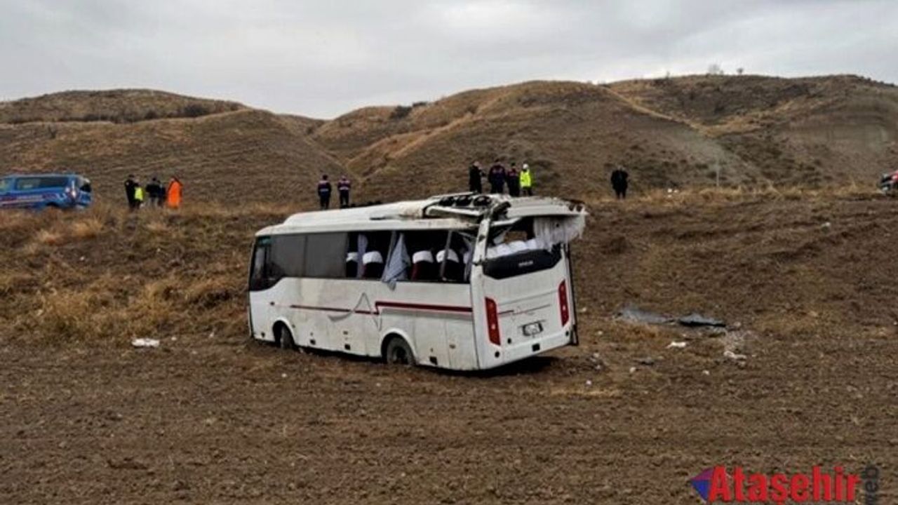 İstanbul'dan Çorum’a cenazeye giden midibüs kaza geçirdi: 29 yaralı