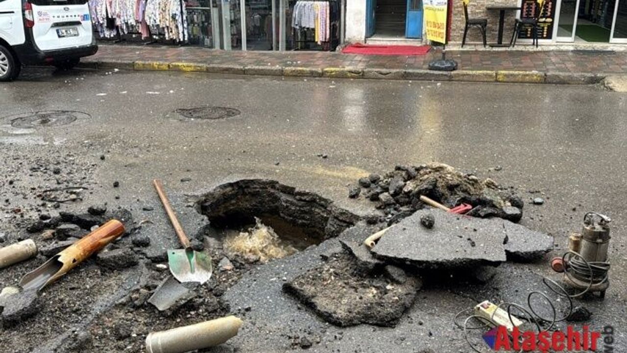 Ataşehir Yenisahra Mahallesi'nde İSKİ'ye ait su borusu patladı