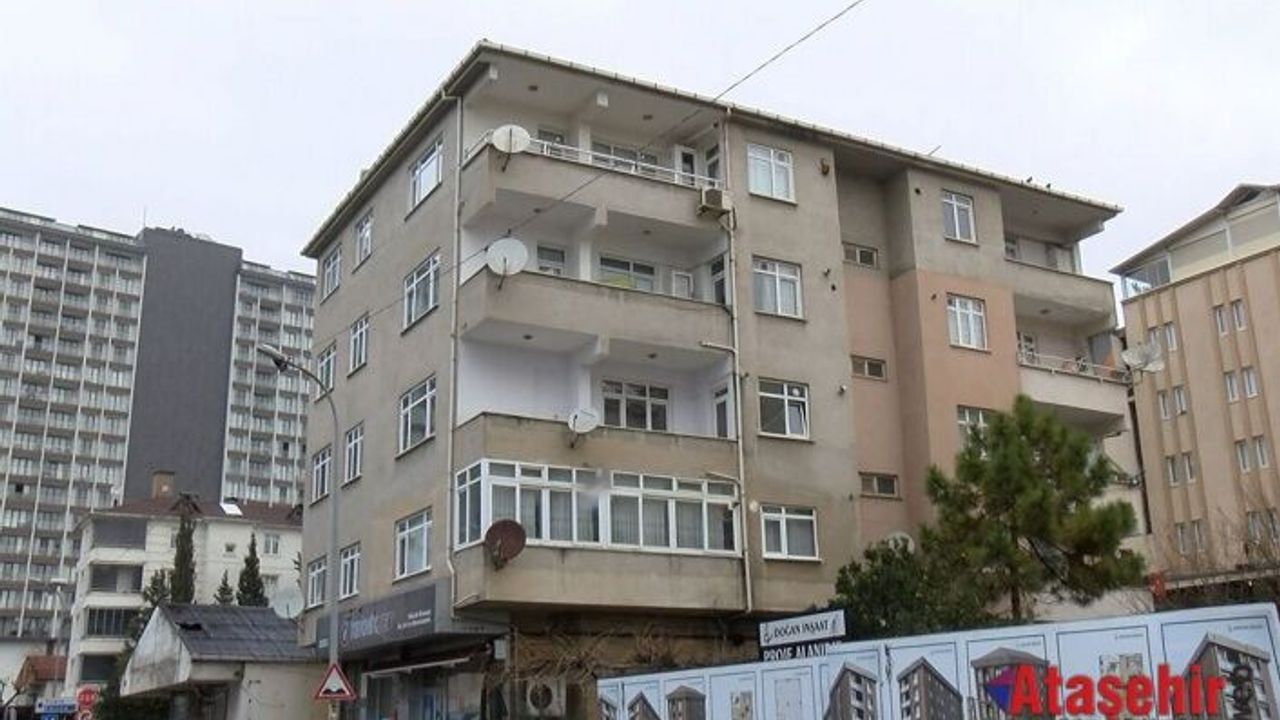 Çatlaklar oluştu 4 katlı bina tahliye edildi