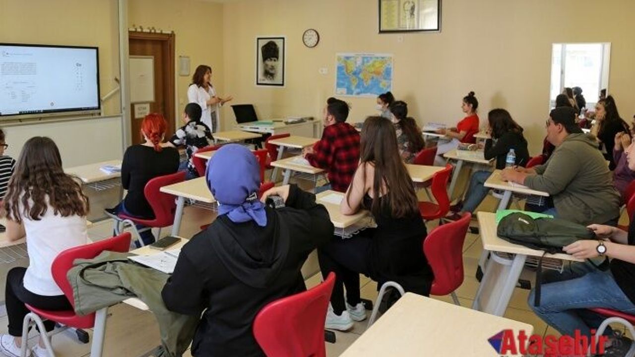 ATAŞEHİR'DE ÜNİVERSİTE SINAVINA HAZIRLANAN ÖĞRENCİLERE ÖNEMLİ DESTEK
