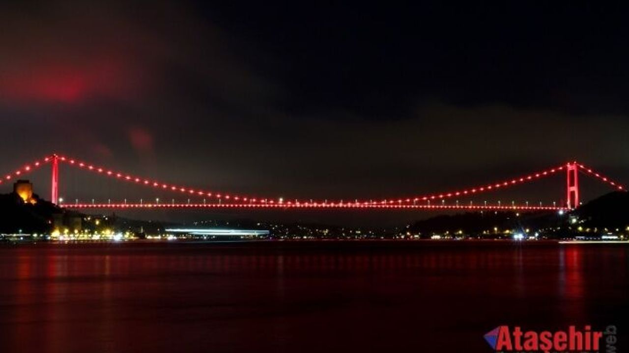 Kızılay’ın 157. Kuruluş Yıldönümünde Simgesel Yapılar Kırmızıya Büründü