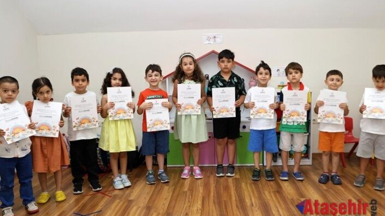 YUVAMIZ ATAŞEHİR’DE KARNE HEYECANI: MİNİKLER GURURLA KARNELERİNİ ALDI