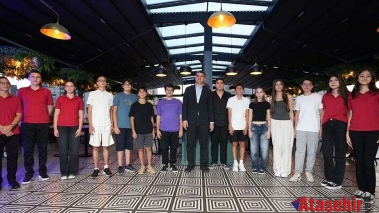 ATA Teras’ta Başarı Kutlaması: Gençler Başkan’la Buluştu