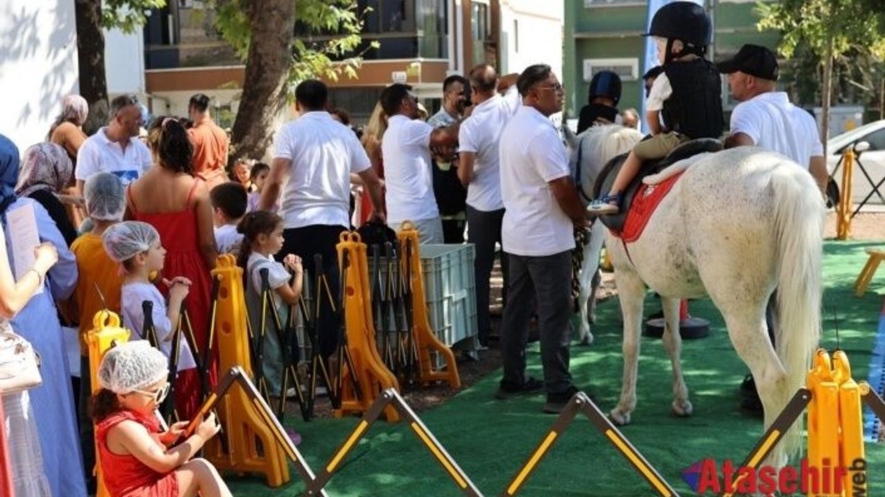 Çocuklar Midilli Atlara Binerek Unutulmaz Bir Gün Yaşadı