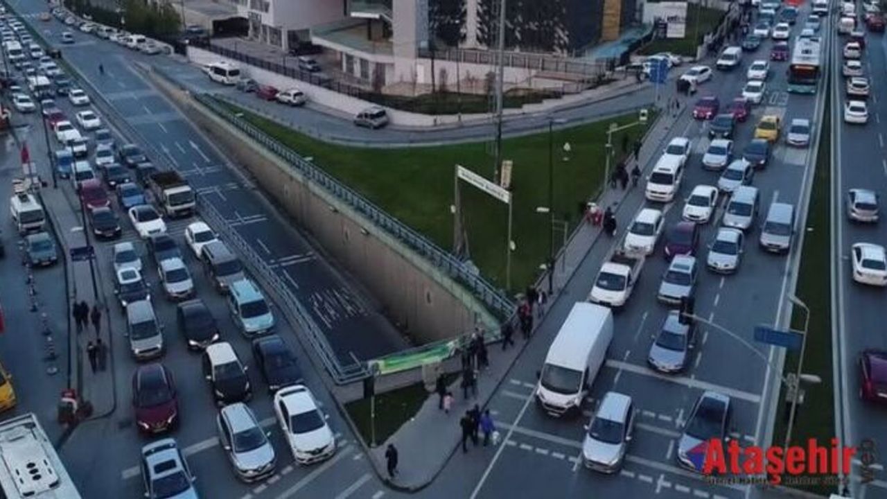 İstanbul Pendik E-5 Hattı AVM İşgali Altında