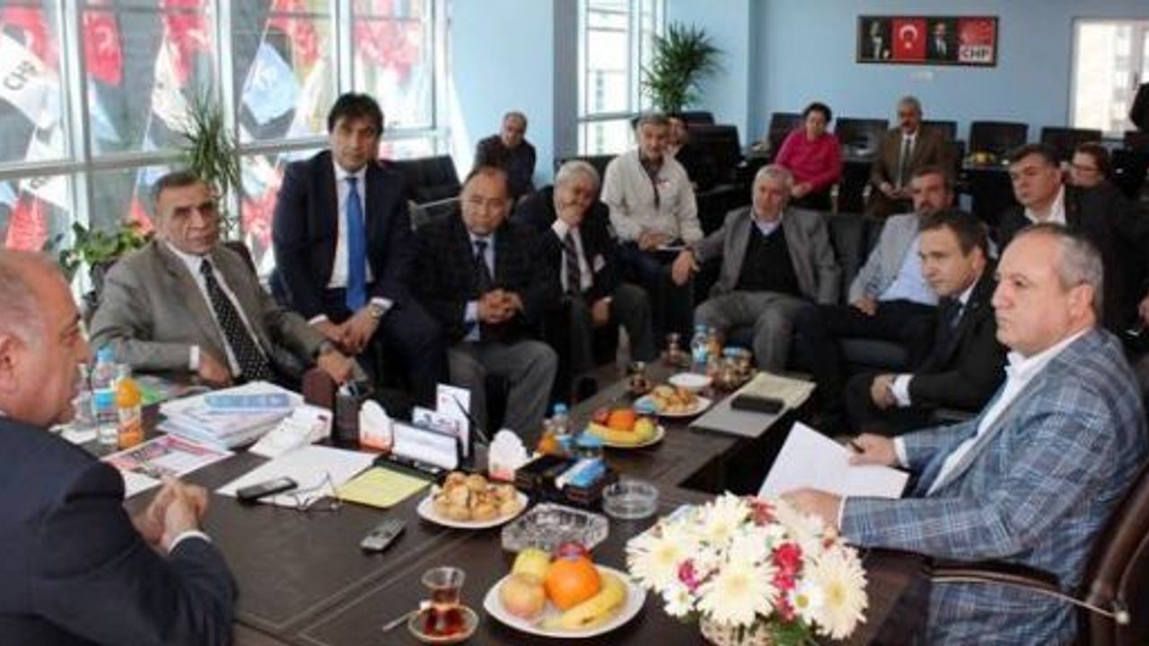 Gürsel Tekin CHP 1. Bölge Seçim Koordinasyon Merkezinde bir araya geldi.