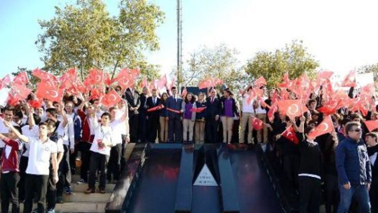 KADIKÖY’DE BAYRAM KUTLAMALARI MEŞALE YAKMA TÖRENİ İLE BAŞLADI