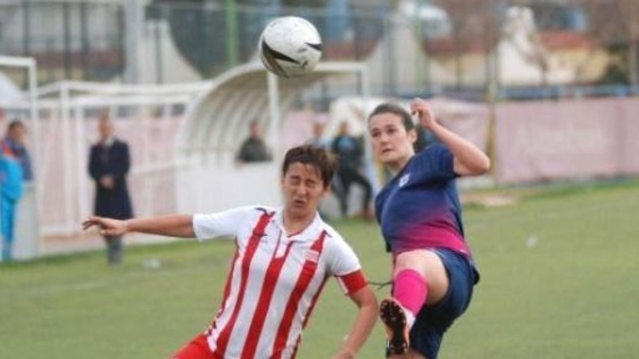 Konak Belediyespor ile Ataşehir Belediyespor 1 - 1 berabere kaldı,