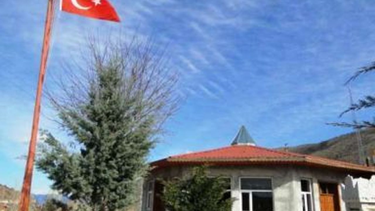 Yan yolların yapılması için Bu Köyde Yeni Ölümlerin Olmasımı Gerekiyor