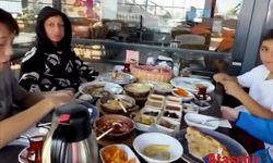 Trabzon’da Miniklerden Kahvaltı, Esnaftan Büyük Jest