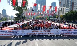 Ataşehir’de 19 Mayıs Coşkusu: “100 Metrelik Bayrakla Yürüdüler”