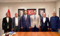 Üsküdar’da 4 CHP’li meclis üyesi AK Parti’ye katıldı