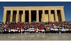 LÖSEV’den Anıtkabir’e Anlamlı Buluşma: 100 Bine Yakın Kişi Ata’nın Huzurunda