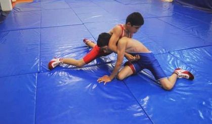 Pendik'te Yeni Güreşçiler Yetişiyor