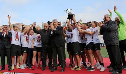 Ataşehir Bayan Futbol Takımı Şampiyon Oldu 2018