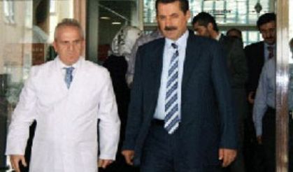 Bakan Çelik Tatlıses'i ziyaret etti