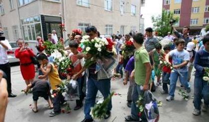 Tatlıses Hayranlarına bu kez el sallamadı