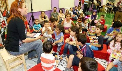 Ataşehir'de Masal ve gösterilerle çocuklar eğleniyor