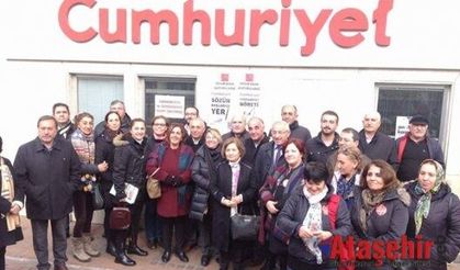 CHP Ataşehir Örgütü Cumhuriyet Gazetesi Destek Nöbetinde