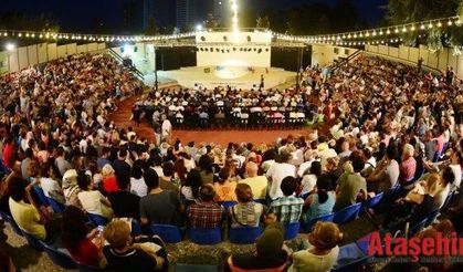 KADIKÖY'DE YILDIZLAR ALTINDA TİYATRO KEYFİ BAŞLIYOR