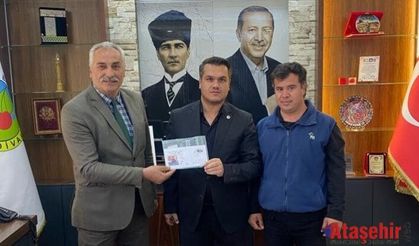 Cumhuriyet’in 100. yılı için yazılan mektup 21 yıl sonra belediye başkanına teslim edildi