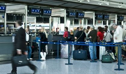 Havalimanı'nda Pasaport sıraları bitiyor