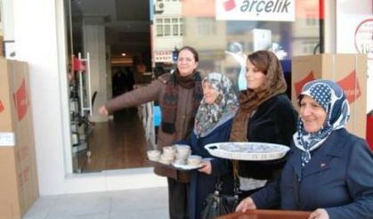 MHP Ataşehir İlçe Teşkilatı 10 Bin Aşure Dağıttı