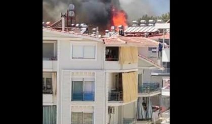 Antalya Manavgat'ta binalar tutuştu yanıyor