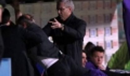 Kulübede futbolcusunu dövdü