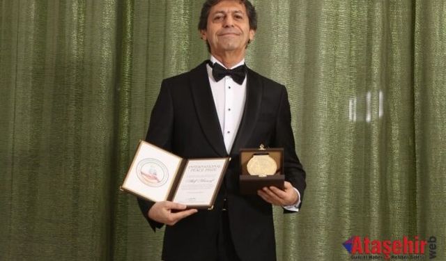 Dünyaca Ünlü Yazar Akif Manaf 2025 Yılı International Peace Prize Ödülü’nü Aldı