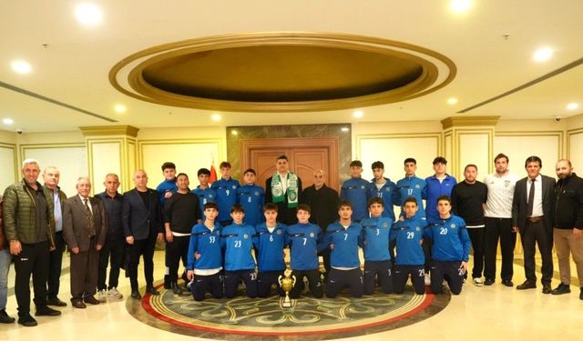 Ataşehir’in "Altın" Çocukları: 81 Golle Gelen Namağlup Şampiyonluk!