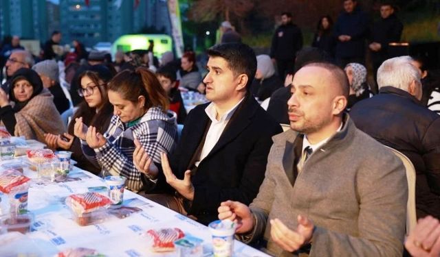 Mevlana Mahallesi’nde Gönül Sofrası: Başkan Adıgüzel Mahalle Sakinleriyle İftarda Buluştu