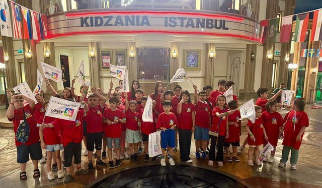 LÖSEV Canım Kardeşim Ders Evi’nde Karne Heyecanı