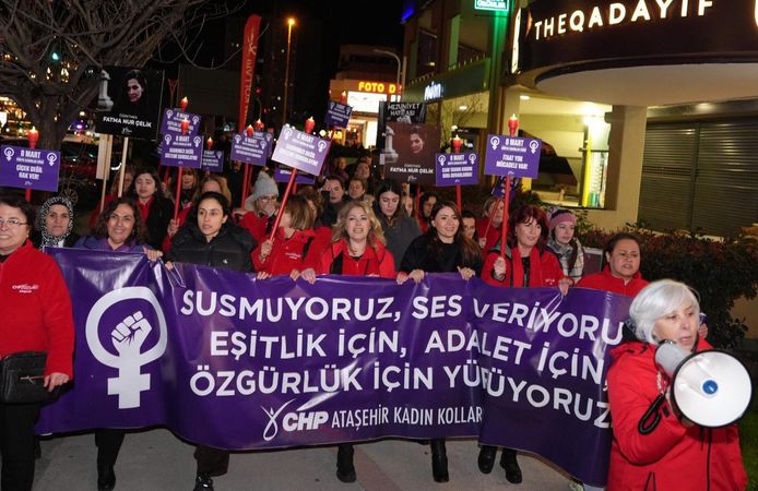Ataşehir’de Kadınlar Karanlığı Aydınlattı: "Susmuyoruz, Ses Veriyoruz!"
