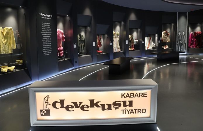 Devekuşu Kabare Müzesi’nde Devler Sahnesi Çocuklara Emanet!