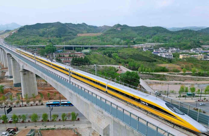 Çin'de Yüksek Hızlı Treni 385 km/saat Hıza Ulaştı!