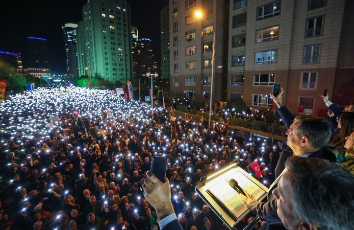 Özgür Özel Ataşehir’de Meydan Okudu: "Onursal Adıgüzel Masumdur, Bu Bir Kumpastır!"