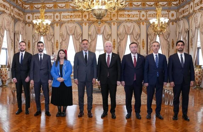 Vali Davut Gül, MHP İl Yönetimini Ağırladı