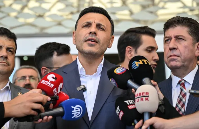 Yeni Parti’den Ataşehir’de Sert Tepki: "Sandıkla Kazanamadıkları Belediyelere Çökme Girişimi İçindeler"