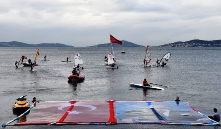 KADIKÖY’DE 9’U 5 GEÇE ATA’YA SAYGI ZİNCİRİ