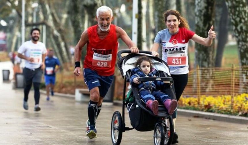 İSTANBULLULAR TARİH İLE İÇ İÇE KOŞTU