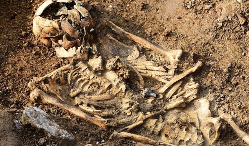 KADIKÖY’DE BİN YILLIK İSKELET BULUNDU