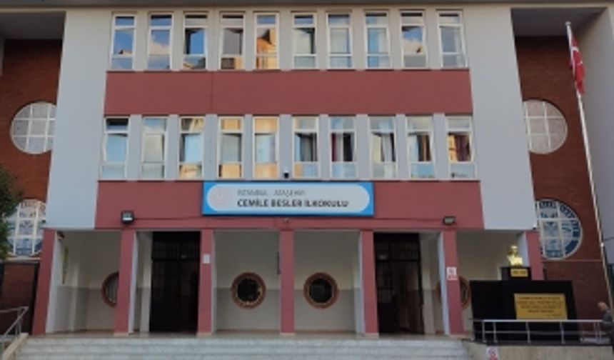 Cemile Besler İlkokulu 1. sınıfa başlayan öğrenciler için düzenlenen tören