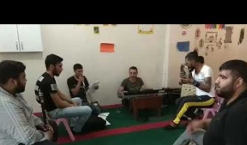 Yenisahra Roman İlahi Gurubu  Medineye Varamadım, Yaralıyım, Yaralıyım