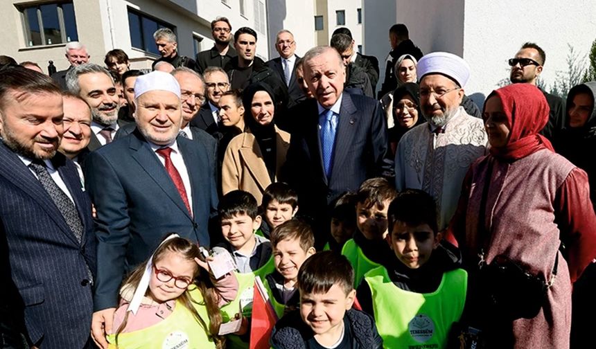 Ataşehir Örnek Mahallesi Merkez Camii Dualarla Açıldı:
