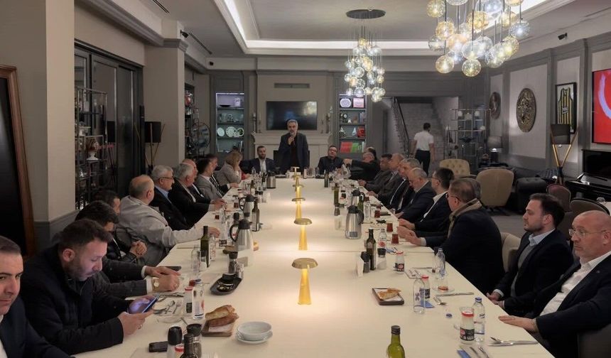 AK Parti Ataşehir’den Birlik ve Dayanışma İftarı: Muhtarlar ve Meclis Üyeleri Bir Arada